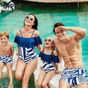 🌼🌼🌼Women’s Sexy Pat Pat Blue Ruffle Side strapped Swimsuit Size Small🌼🌼🌼